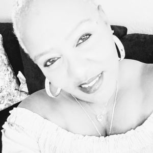 Meet your Posher, Yvette